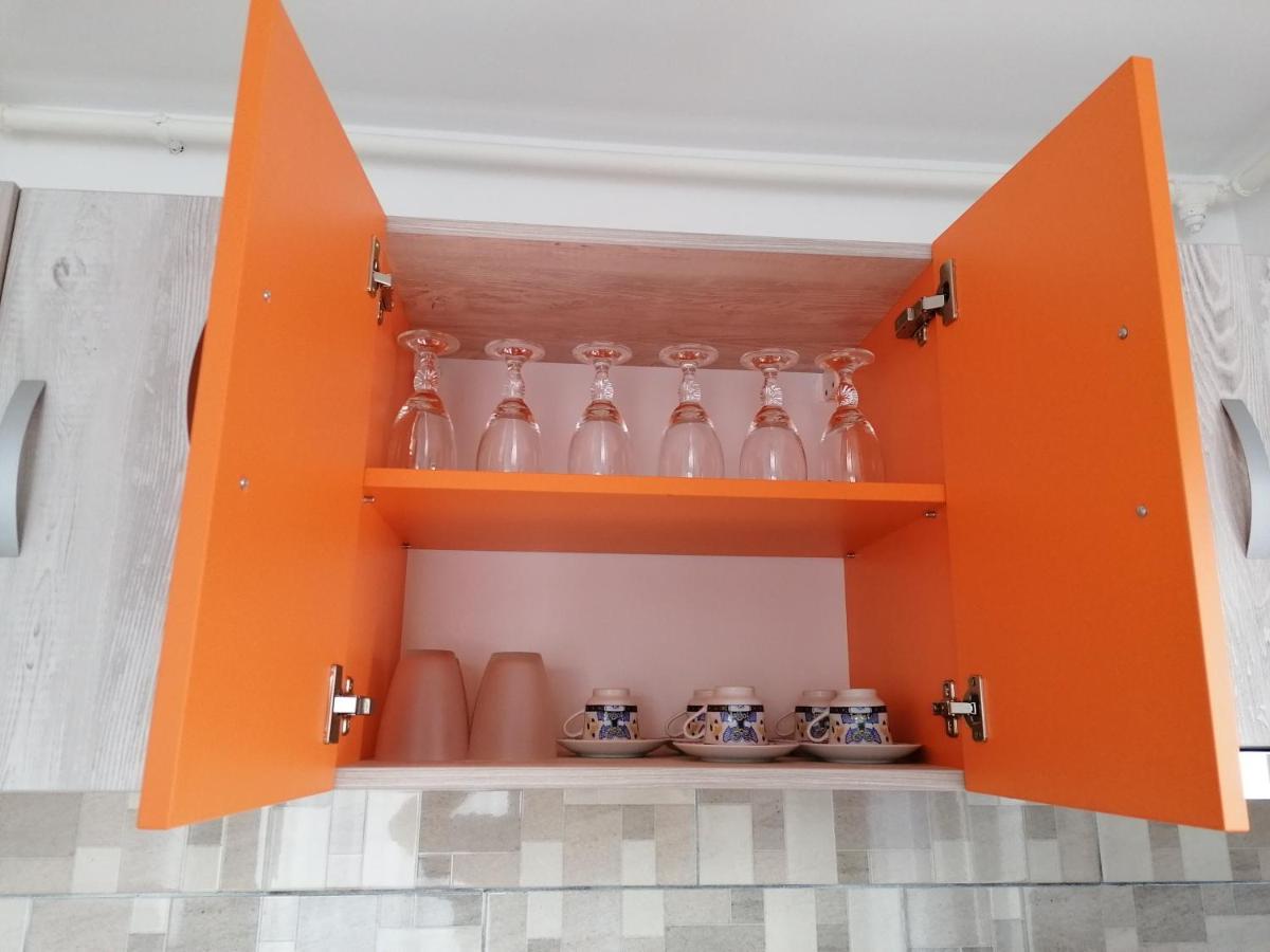 Ama Apartament Cu Terasa 50 Mp & Parcare Braşov Eksteriør bilde