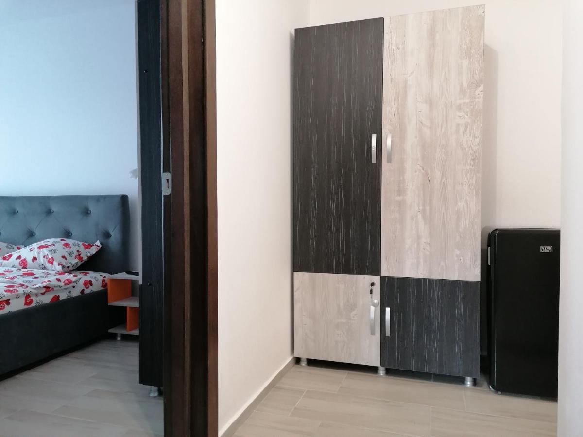Ama Apartament Cu Terasa 50 Mp & Parcare Braşov Eksteriør bilde