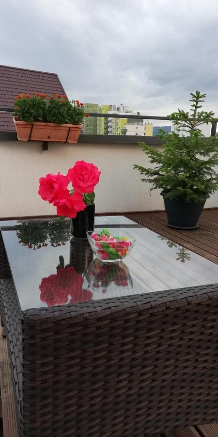 Ama Apartament Cu Terasa 50 Mp & Parcare Braşov Eksteriør bilde